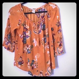 Long sleeve floral top. EUC ⭐️